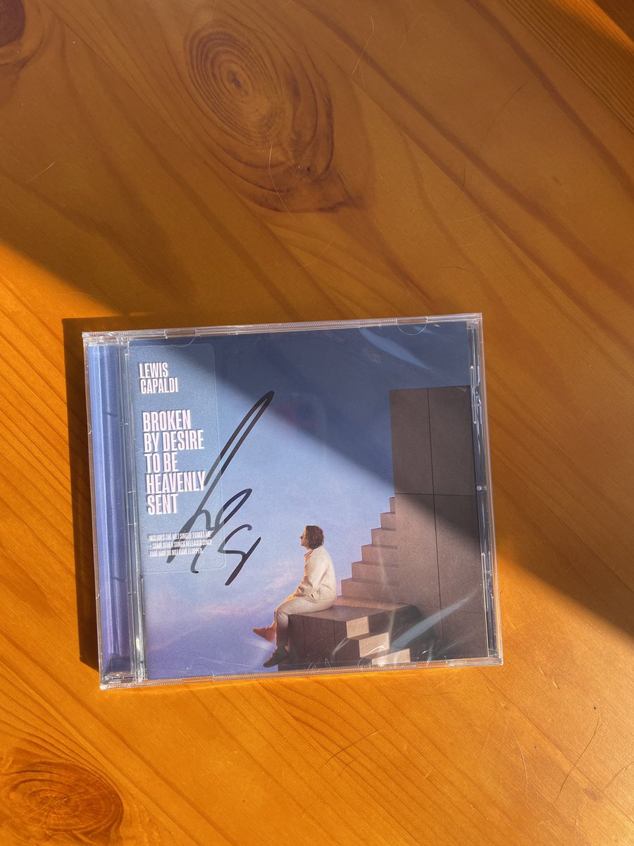 key_traveller's tweet photo. It is the best gift for my weekend! 
I had a burnout last week and this has made my day! 
@LewisCapaldi https://t.co/GtujxpmLbR