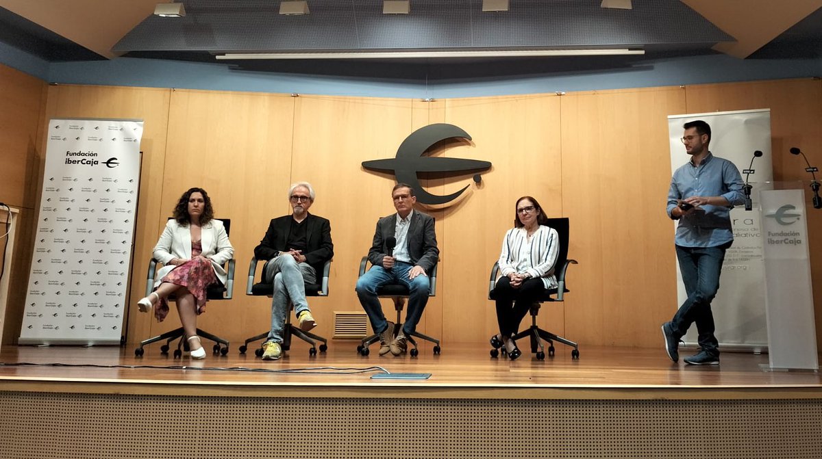 Debate interesante sobre la atención al paciente en situación paliativa en el mundo rural y el papel de los diversos profesionales. <a href="/arantxa_campos/">Arantxa</a>  @Dr_Trueba #cuidadospaliativos