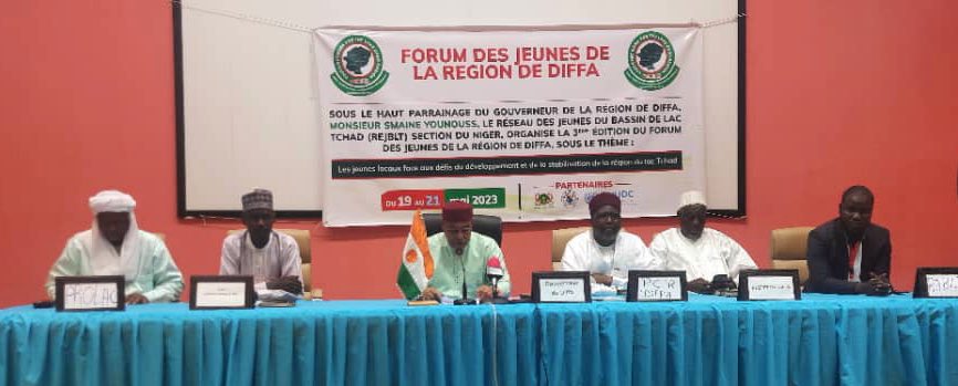 UNODC_Sahel's tweet image. 🚀 Lancement de la 3éme édition du Forum des #jeunes de Diffa avec 2️⃣5️⃣0️⃣ jeunes, parrainé par le Gouverneur de #Diffa
🌱Plantation de 50 #arbres fruitiers
👉A l’agenda : le rôle des jeunes dans la stabilisation de Diffa 
Merci @DanishMFA 🙏
#YPS #jeunesse