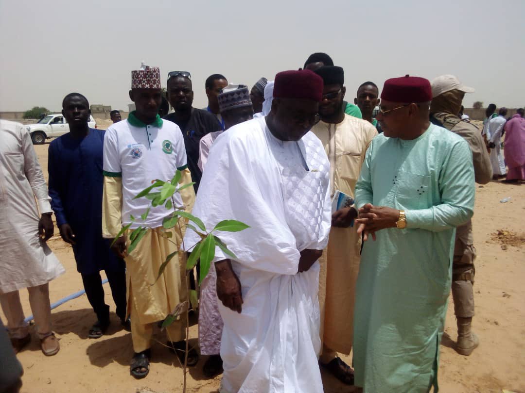 UNODC_Sahel's tweet image. 🚀 Lancement de la 3éme édition du Forum des #jeunes de Diffa avec 2️⃣5️⃣0️⃣ jeunes, parrainé par le Gouverneur de #Diffa
🌱Plantation de 50 #arbres fruitiers
👉A l’agenda : le rôle des jeunes dans la stabilisation de Diffa 
Merci @DanishMFA 🙏
#YPS #jeunesse