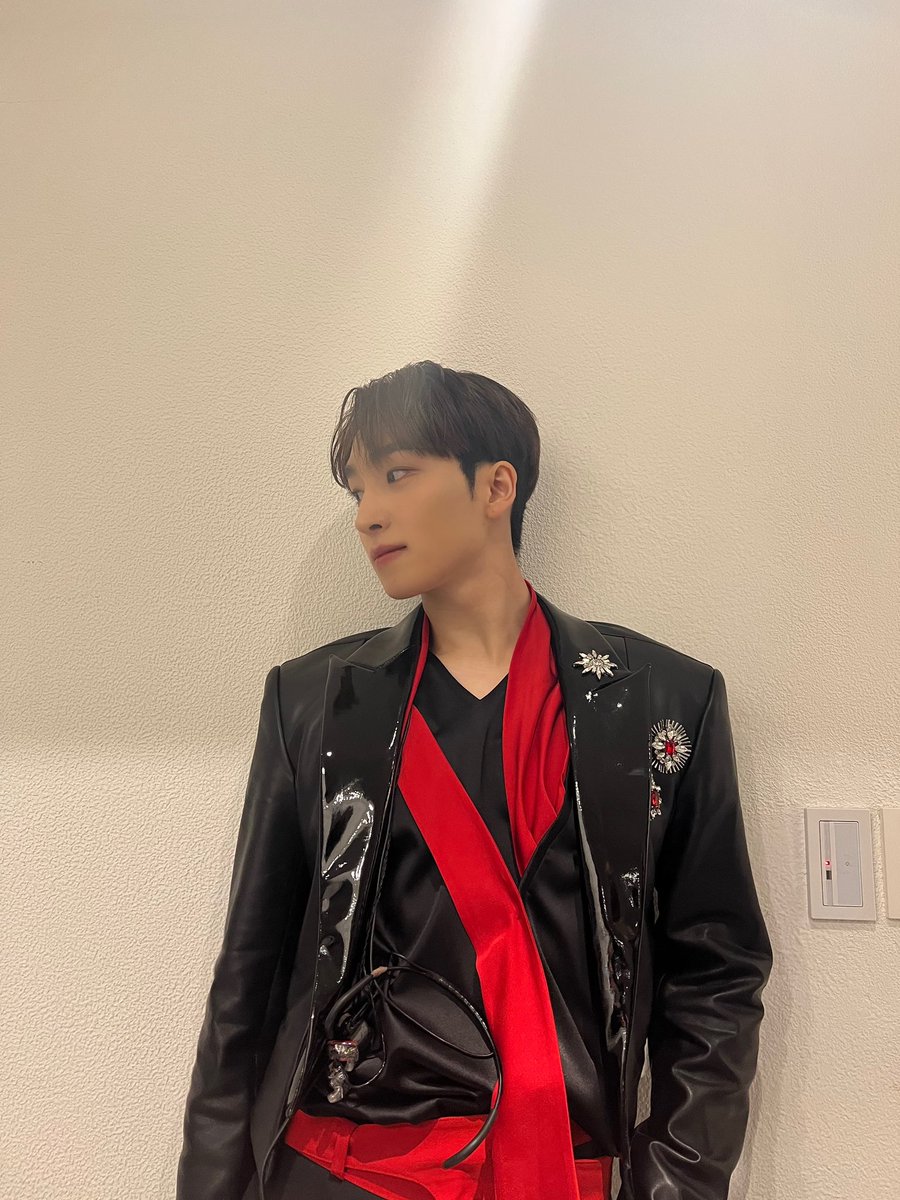 WE_THE_BOYZ's tweet photo. [상연] 더비야 만나서 너무 좋아 ㅠㅠ https://t.co/mxii5vLY7e