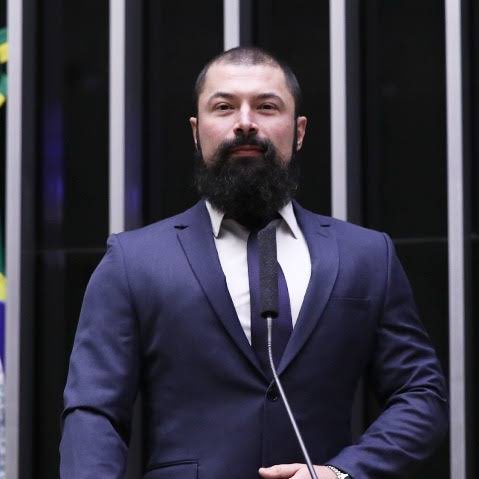 vozesspaces's tweet photo. 🇧🇷🚨🗣️JÁ FOI PRESO ? #VozesProgressistas 
Esse deputado delegado Paulo Bilynskj nazista do PL do bolsonazi por exaltar sua família no exército de Hitler em plena Câmara Federal? O Brasil continuará errando até qd? Bolsonaro exaltou Ustra qd deputado, saiu livre, deu no q deu 👀 https://t.co/v1LOpfD2CW