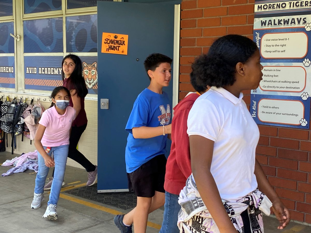 Moreno_OMSD's tweet photo. 6th graders having a blast during the scavenger hunt activity! https://t.co/P6pf2Ztn10