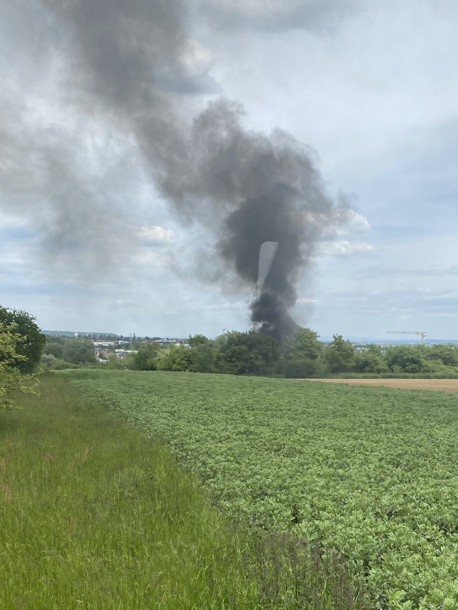 FW_Stierstadt's tweet photo. #Einsatz
++Brennt landwirtschaftliche Maschine++
Freitag 19.05.2023
15:23 Uhr 
Aus noch ungeklärter Ursache brannte während Feldarbeitern ein #Traktor komplett aus.
@FW_Stierstadt 
#FFWeisskirchen
Fotos:
#smtFFstierstadt https://t.co/noZ7WHOejI