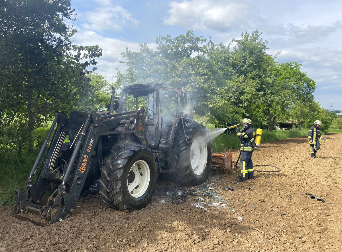 FW_Stierstadt's tweet photo. #Einsatz
++Brennt landwirtschaftliche Maschine++
Freitag 19.05.2023
15:23 Uhr 
Aus noch ungeklärter Ursache brannte während Feldarbeitern ein #Traktor komplett aus.
@FW_Stierstadt 
#FFWeisskirchen
Fotos:
#smtFFstierstadt https://t.co/noZ7WHOejI