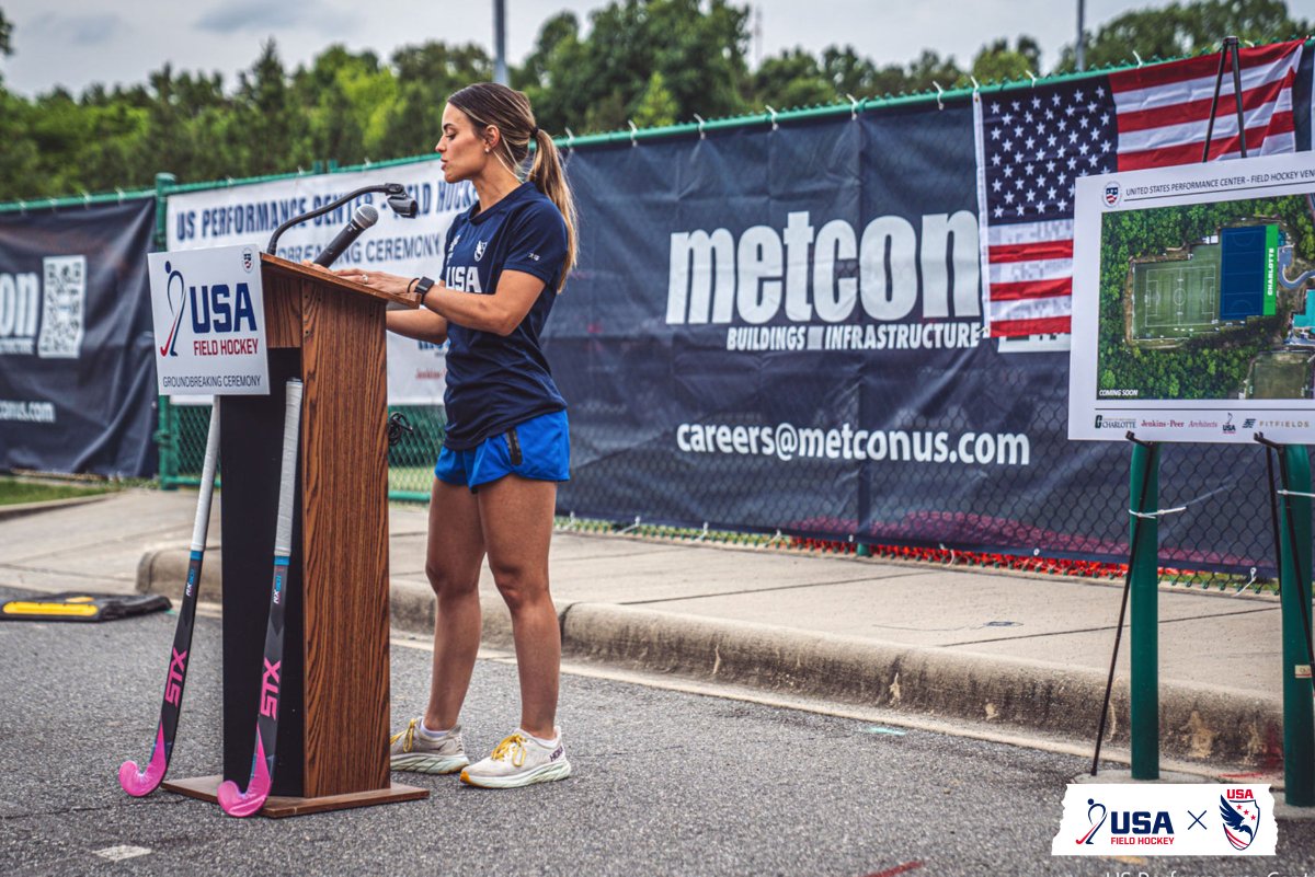 🇺🇸 RT | USA Field Hockey | It was an emotional afternoon as many involved in the project, followed by several members of the USWNT, David Passmore, &amp; Harry Singh, swung their shovels in a ceremonious “groundbreaking” on the dirt that will soon be the new…