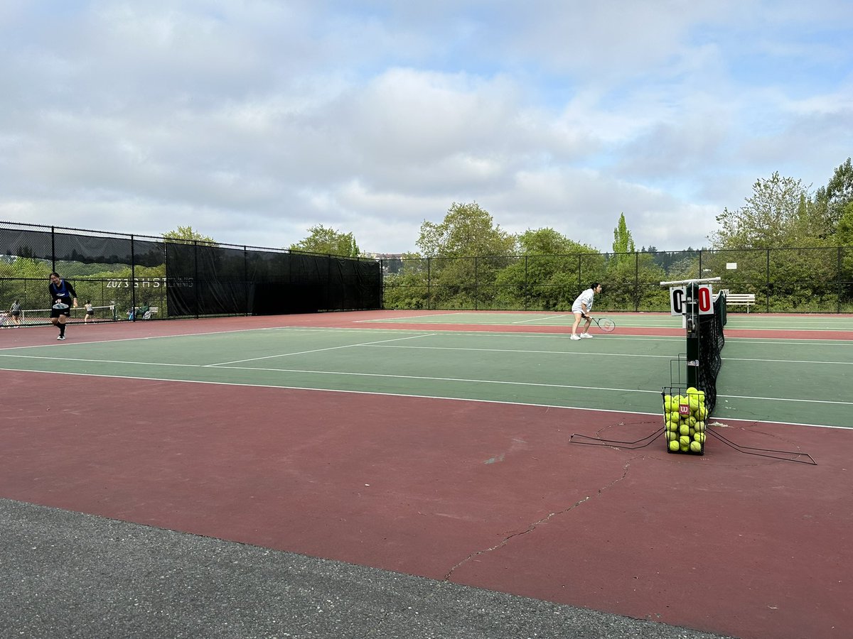 trcsEagles's tweet photo. Out here at the 1B/2B tennis districts at Amy Yee Tennis Center! Warming up. Matches start at 9:30! https://t.co/tor8RDdjbp