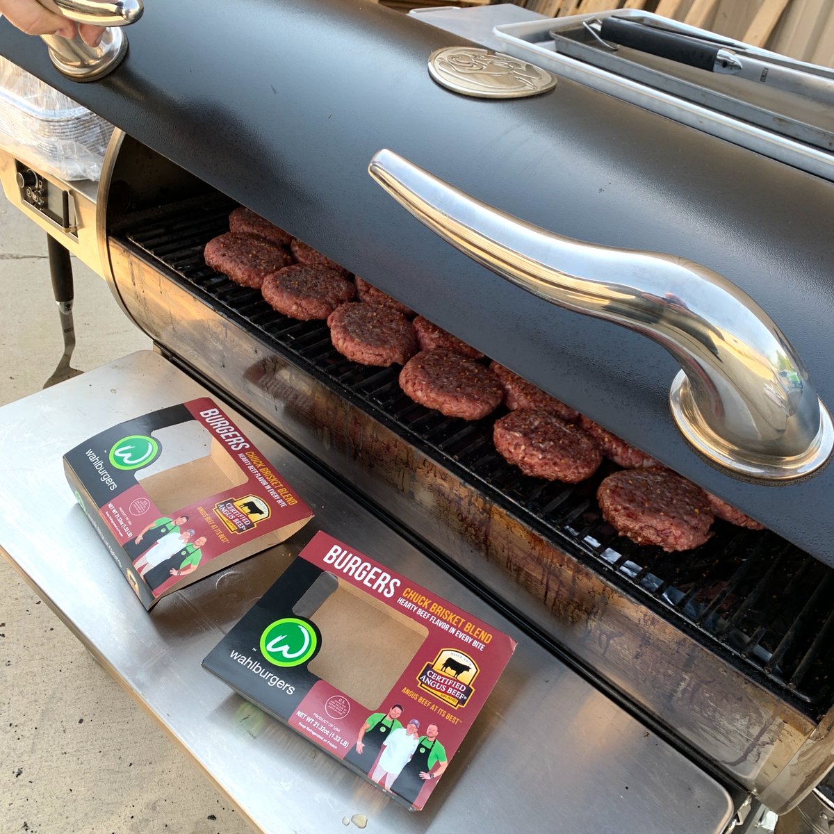 PureButtons's tweet photo. Smoking some @Wahlburgers on our @recteq_official 1250 for the crew! π€€
#CustomButtons #PureButtons #MadeinOhio #recteq #recteqlifestyle https://t.co/D5e8ROTjgS