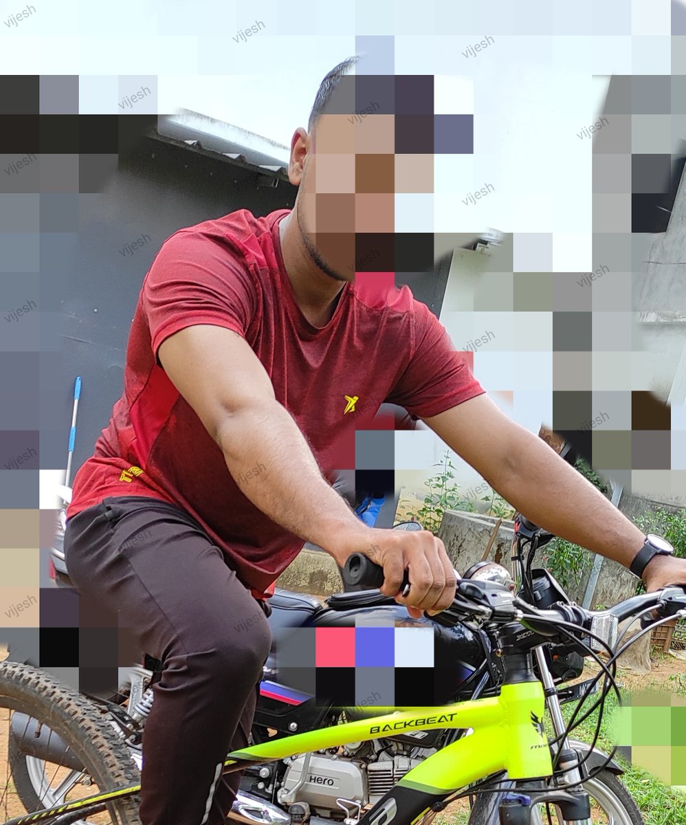 Vijesh50135840's tweet photo. ബുള്ളറ്റ് ഒക്കെ ഇപ്പോൾ ഔട്ട്‌ ഓഫ് ഫാഷൻ ആയില്ലേ 😌😌,സൈക്കിൾ ആണ് നല്ലത്,,, (ബുള്ളറ്റ് ഇല്ലാത്തൽ വിഷമം ഒന്നുമില്ല 😝😝😝) https://t.co/GnODbSMDhr