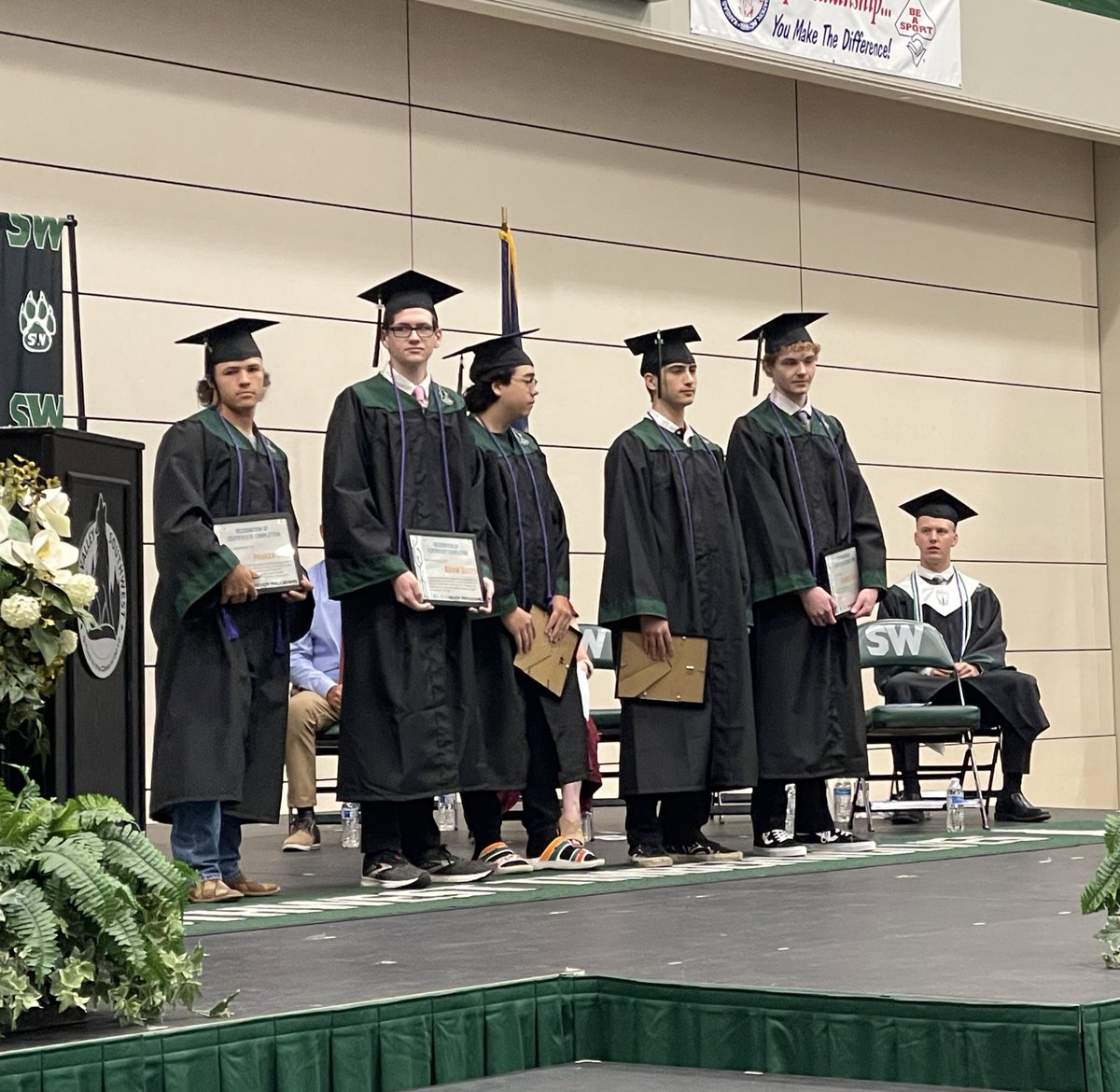 sarahberen's tweet photo. Five students, six career-ready certifications! So proud and excited for these #BVSW and #JCCC graduates! @JCCCtweet @BVSWPrincipal @CRPBlueValley https://t.co/PAERjAxEIb