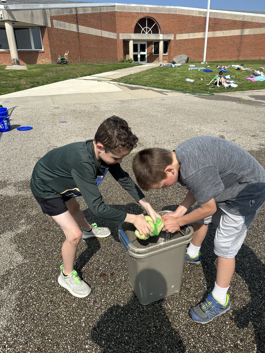 FIELD DAY!! 🦈
#itsworthit <a href="/WoParkSharks/">Worthington Park Elementary School</a>