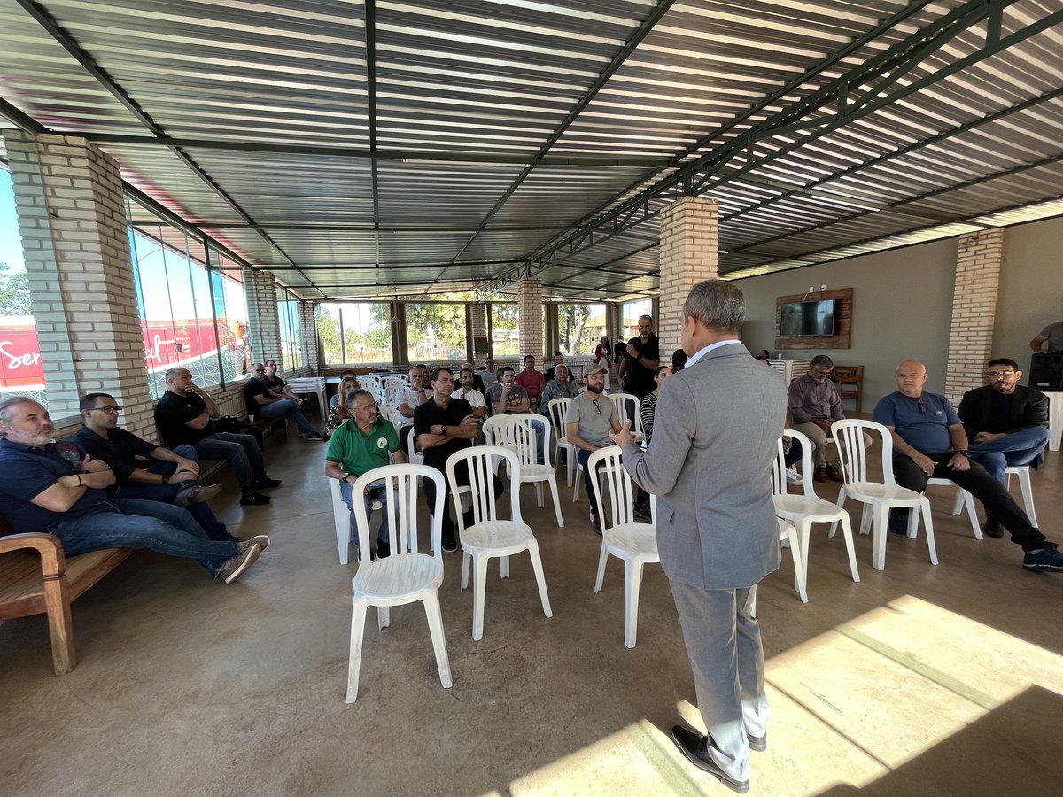Sindipol_DF's tweet photo. O SINDIPOL/DF realizou, nesta quarta-feira, uma reunião itinerante no Espaço Paulo Licht da DIREF. O objetivo do encontro foi discutir importantes pautas de interesse dos sindicalizados.

Leia mais e veja todas as fotos da reunião no site do Sindipol/DF: https://t.co/xk70RV44TT https://t.co/dulV4SMUgP