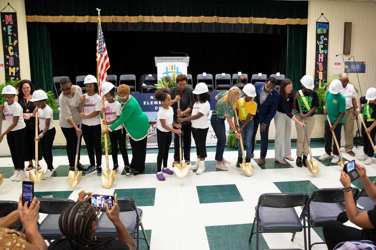 CPPI_News's tweet photo. Gathered with @DuvalSchools and the community, CPPI broke ground on the highly anticipated Highlands Elementary School Campus Renewal project on Thursday! We are thrilled to transform this campus into a cutting-edge facility. #CPPIBuilds
More info here: https://t.co/JV6vVPnb1k https://t.co/2ADmcJFJtk