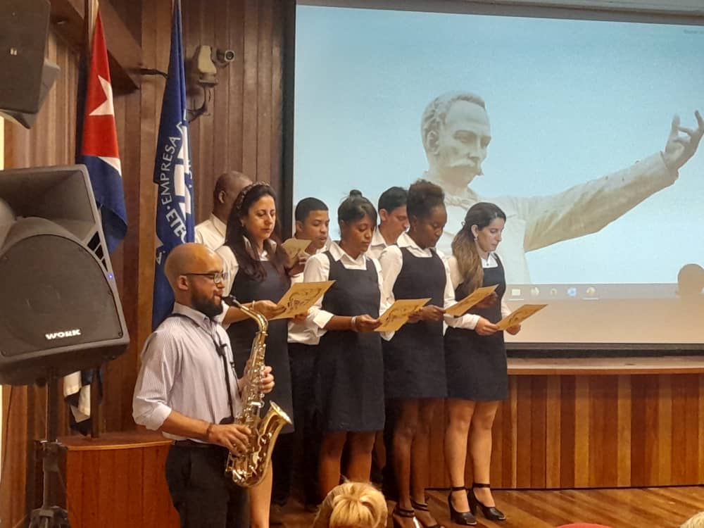 Rudypsico's tweet photo. RT @Elisa02653655: La VPOR rinde homenaje al Apóstol en el aniversario de su caída en combate en Matutino central especial https://t.co/OpaOjnQIAK