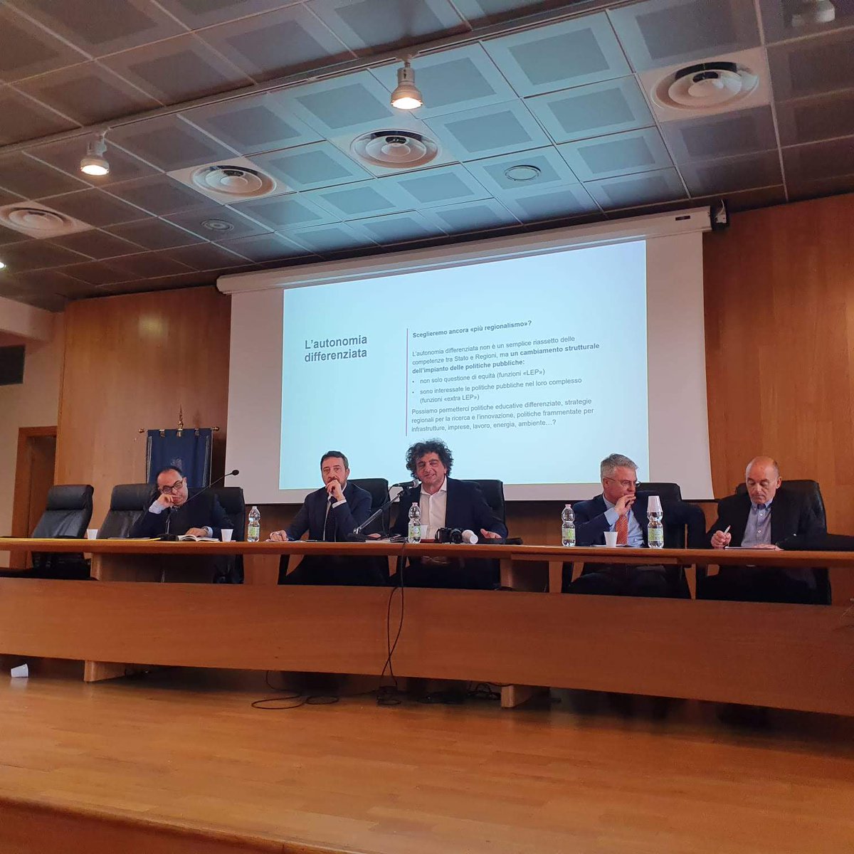 c_petraglia's tweet photo. Molto soddisfatto delle prime due presentazioni di #NordeSud a @UniCalPortale con @faiello1965 e a @ProvinciaPZ con @SaraLorusso1 @RaffaeleLaRegin @G_Casaletto @g_romaniello 

Prossime tappe a @unisalerno con @grabonanno e a @CONFINDUSTRIAAV con @luifam. https://t.co/AB9KIi5kHq