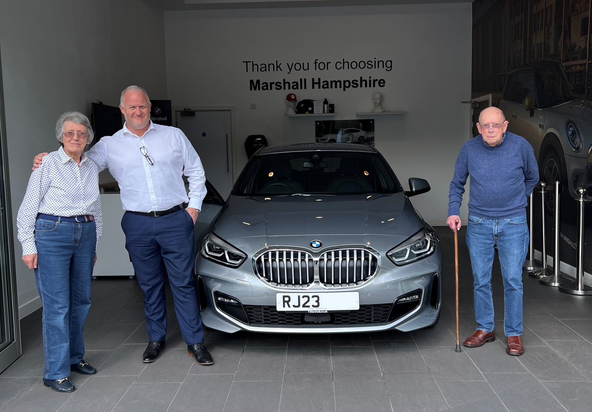 NewCarDay for Mr & Mrs Homer as they take delivery of their stylish new 118i M Sport, from Darren Savill at Marshall #BMW #Hook #Hampshire.

Just in time for the weekend, we hope you enjoy your new car! #marshallmoments