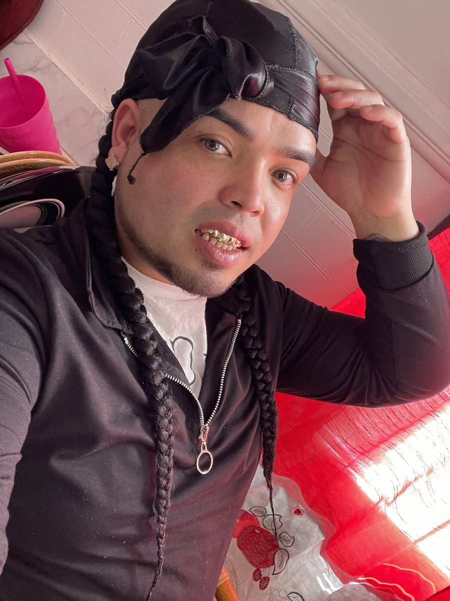 RIHBARDI's tweet image. Bitch you look like a fat version of 69 stfu please