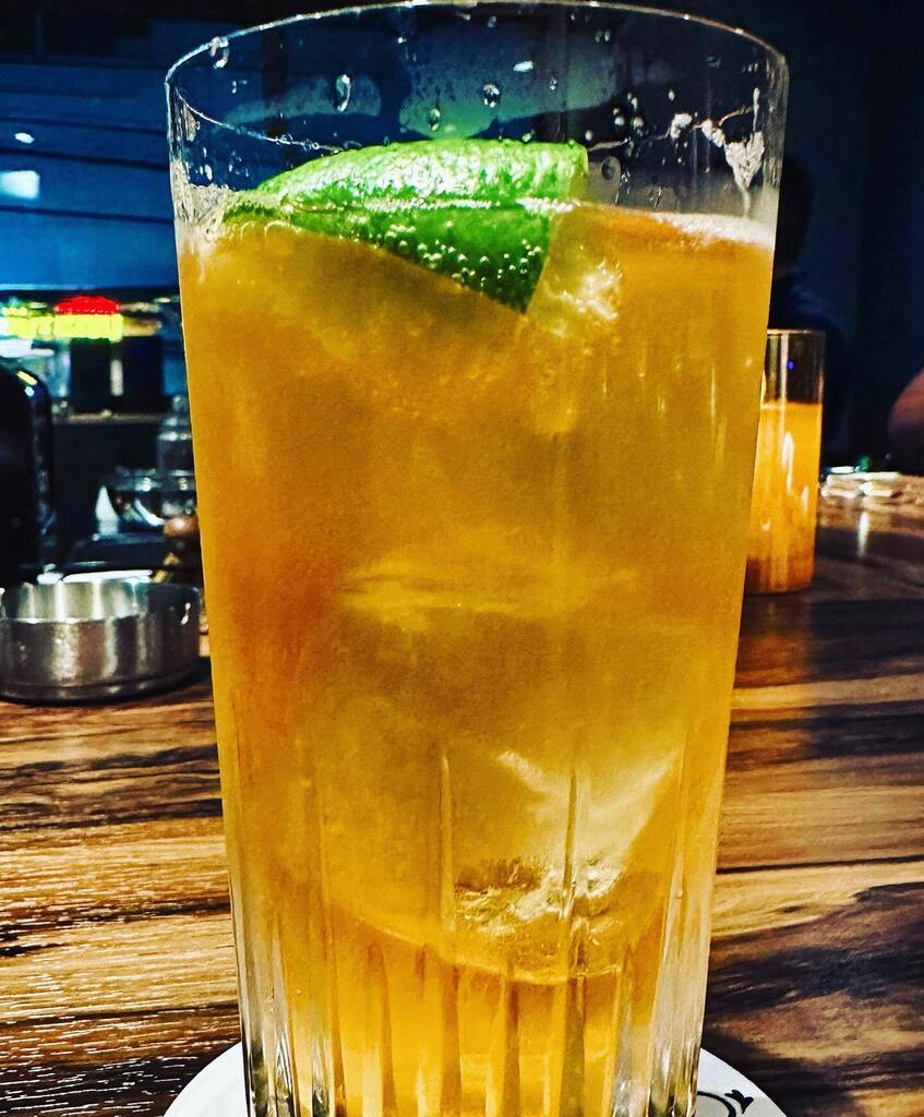 HazzyWild's tweet photo. マイヤーズトニック。
お休み前に最高。

#西新宿 #bar #マイヤーズ #ラム #カクテル #cocktail #美味しい #おやすみなさい https://t.co/zh45VhumFm