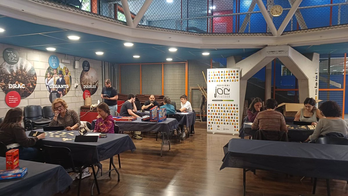 rocaumbertfa's tweet photo. 📢 Atenció a tots els amants dels jocs de taula!Avui, la @firajugarxjugar ja ha obert les portes!

Del 19 al 21 de maig, vine a la Roca Umbert i descobreix una gran varietat de jocs per jugar sense parar 🃏🎲

#Ascensió2023 @Firaascensio @GRN_cultura @granollers https://t.co/csRxfcm0Bs
