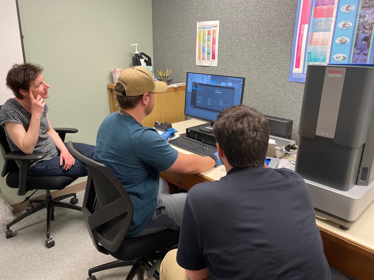 Guess what?? We have a new scanning electron microscope!! Our shiny new #PhenomXL from @thermosci will support teaching and research across the department. It's also just a beautiful instrument!!