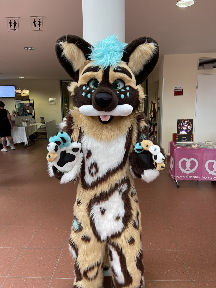 swiftawd's tweet photo. Fursuit + what I drive :3
Fiestaaaaa :D https://t.co/CWiMsodsRk