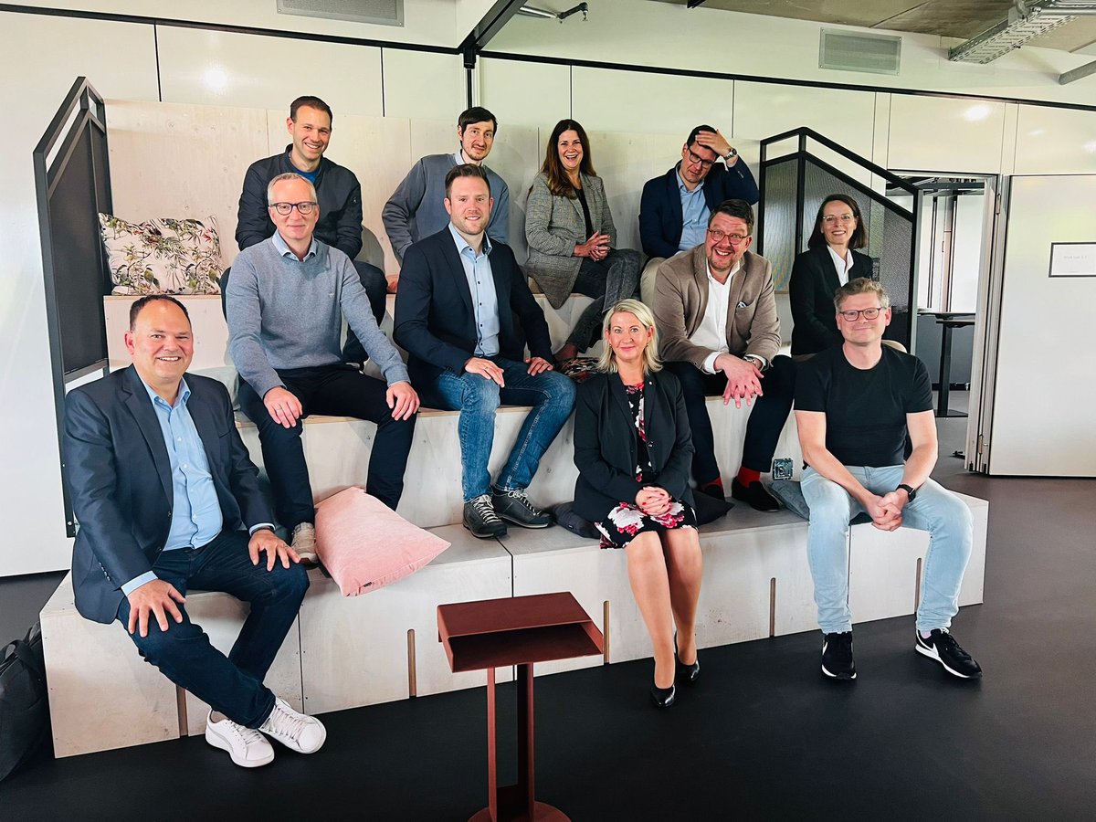 Wenn Verbandsprofis zusammenkommen, gibt es immer genügend Gesprächsstoff. Mit dem KLUBHAUS der Verbände haben wir ein neues Format für den Austausch geschaffen. Thema: „Die Verbandspositionierung“ - ohnehin ein Dauerbrenner jaegerhorn.de/de/2023/05/das… 📯