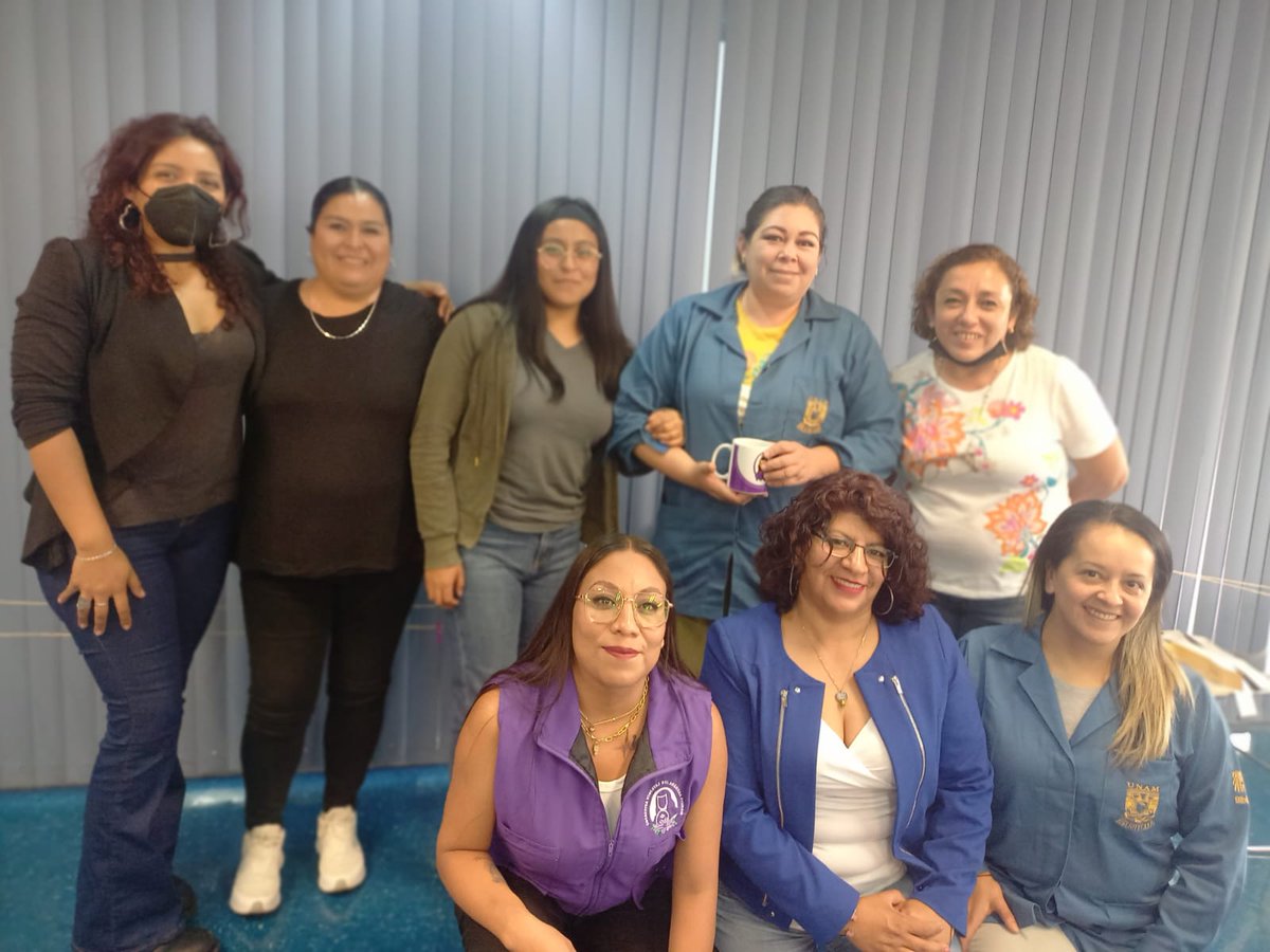 violetastunam's tweet photo. Concluye el taller de Sororidad en el Marco de las Jornadas de las Mujeres Zona Cultural 2023 💜💚 Facilita nuestra compañera Psic. @AnneLauLopez, gracias a las compañeras que se dieron está oportunidad!! 
#violetasenaccion #pintandodevioleta  #STUNAM #TodxsContraLaViolencia https://t.co/RuYJLOPL9m