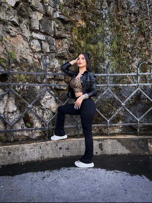 Watch Lucy Skkrr's leaked NSFW photo on TwXstars