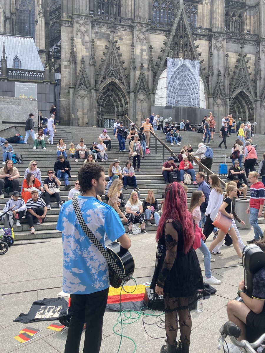 BronnieMusic's tweet photo. Cologne - Deutschland! We always love our time with you. It was fun hanging with you again. Ich liebe dich 🇩🇪💜 https://t.co/paDgLm9gQw