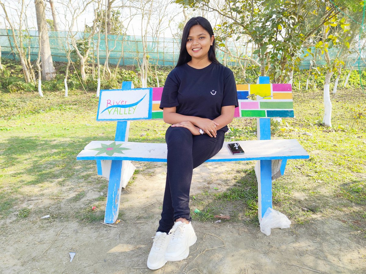 Modhu454's tweet image. বেলিফুলৰ হাঁহি এটি পিন্ধি
আহা আমি ৰ&apos;দৰ কবিতা লিখোঁ,
বৰষুণৰ গীত গাওঁ
আৰু আকাশ এখনত
সপোনক উৰিব দিওঁ💙