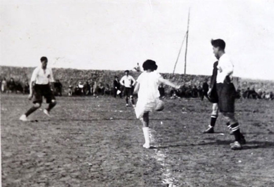 ⚽ El 19 de mayo de 1923, hace 100 años, se jugaba el primer partido de fútbol en Getafe.

💙 Felicidades a todos por formar parte del siglo futbolístico de nuestra ciudad.