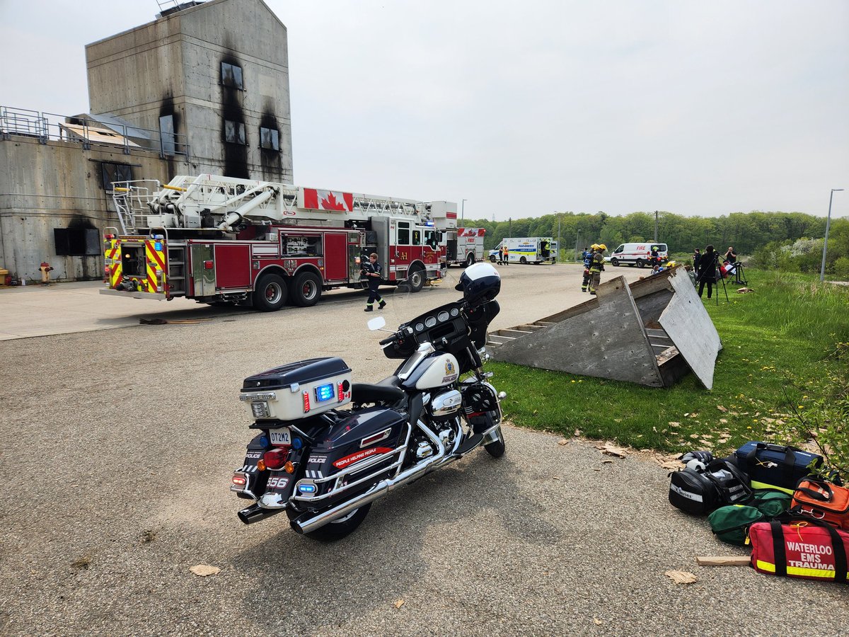 @WRPSToday @ROWParamedics and @CityKitchener Fire working collaboratively on a mass casualty exercise today. Excellent teamwork by all to successfully plan and prepare for major crisis events like these .