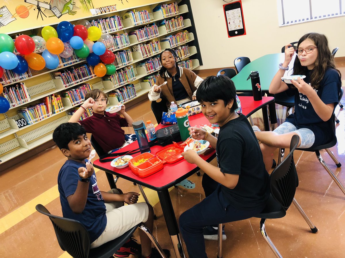 3rd- 5th gr Battle of the Books competition! Placed 9th out of 15 teams, a tough & close competition. We had fun! Thanks @LMSK5 for a great sendoff into the weekend. @TurnerBartelsK8 Our faces when we saw @ucmediatbk8 on the screen since he couldn’t be with us today 😂