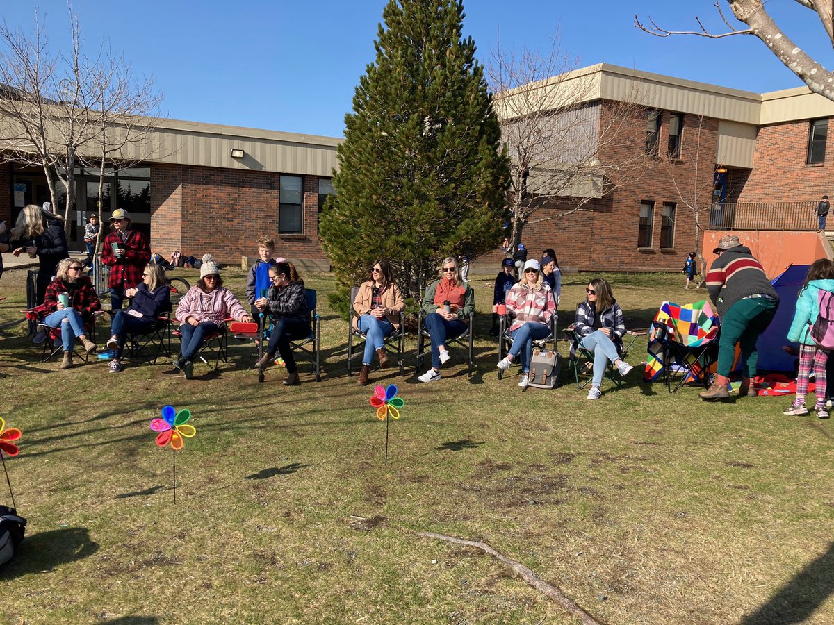 holyfamilyschool tweet media