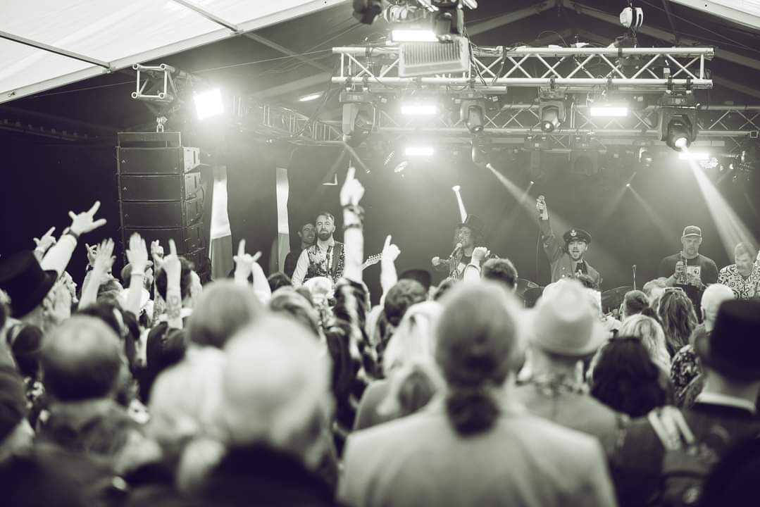 Wunderlicious's tweet image. Throwback to @Swingamajig festival in April with Big Band of Boom 

Absolute killer gig and looking forward to @MelloFestival next week!

Photos by Grant Harper Productions

#bigbandofboom #swingamajig #mellofest