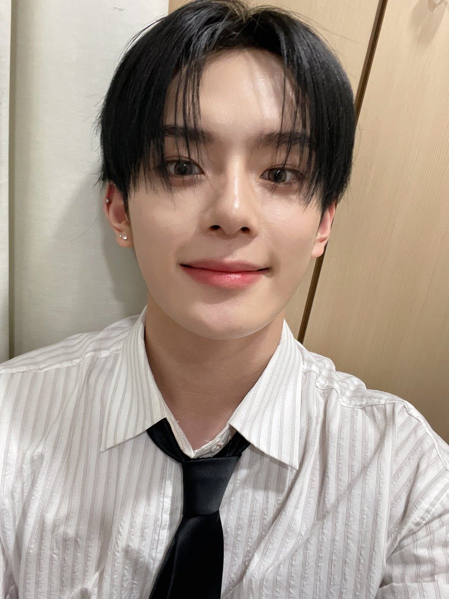 by_verivery's tweet photo. [#강민]

토요��� 덤벼!

#베리베리 #베러 https://t.co/zlPOSfh6k3