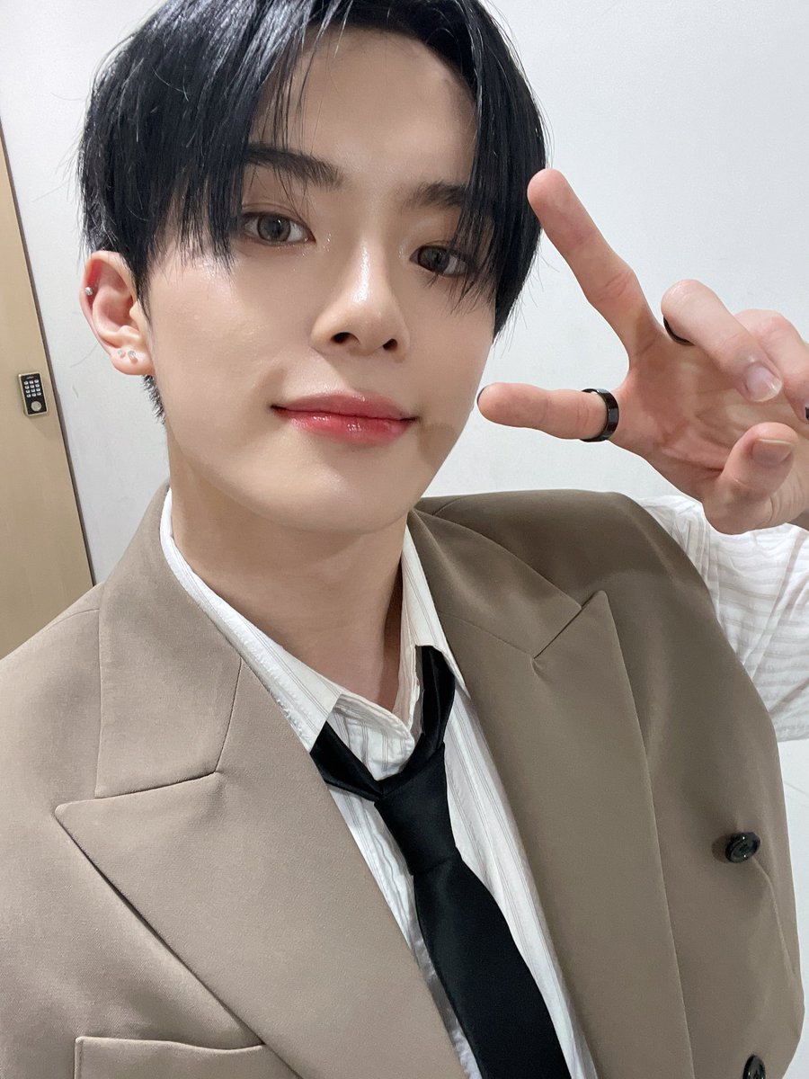 by_verivery's tweet photo. [#강민]

토요��� 덤벼!

#베리베리 #베러 https://t.co/zlPOSfh6k3