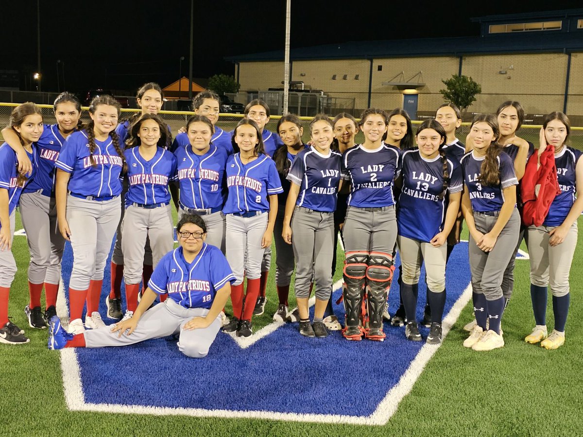 Pretty cool picture of our RCJHS and MJHS 8th grade softball players from their game on campus last night…they will all be Mission Veterans Memorial PATRIOTS next year!!!!!
#beblue