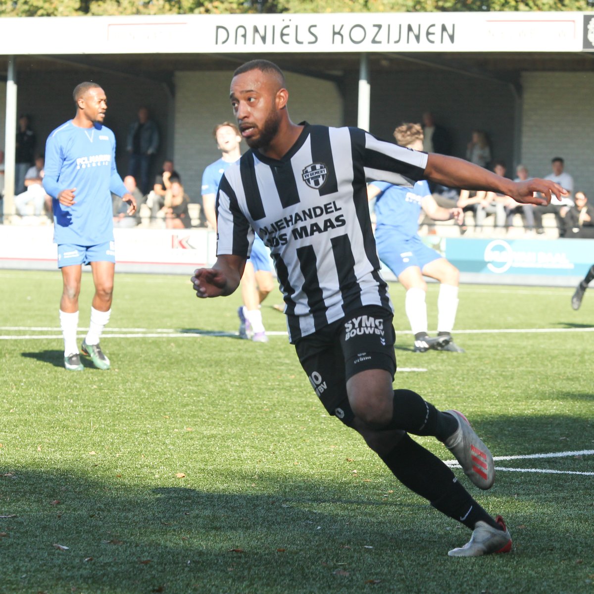 vvgemert's tweet photo. Rond @vvgemert - @RKVV_DEM nemen meerdere spelers afscheid van het thuispubliek. Bij twee van hen staan we wat langer stil, omdat ze meerdere seizoenen in het zwartwit speelden: Jorzolino Falkenstein en Gregory Lammers. Lees het artikel op de site 🖤🤍
https://t.co/xWTWzfUrth https://t.co/KhRhYuJp4E