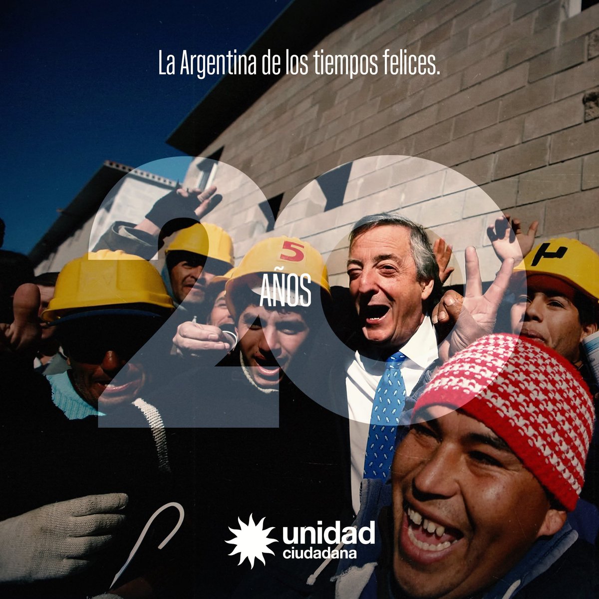 🇦🇷 • El 25 de mayo de 2003 empezaba a gestarse la Argentina de los tiempos felices. 

Se puede volver a hacer, porque Néstor y Cristina ya lo hicieron. 

📸 A 20 años » este 25, todos y todas a Plaza de Mayo.