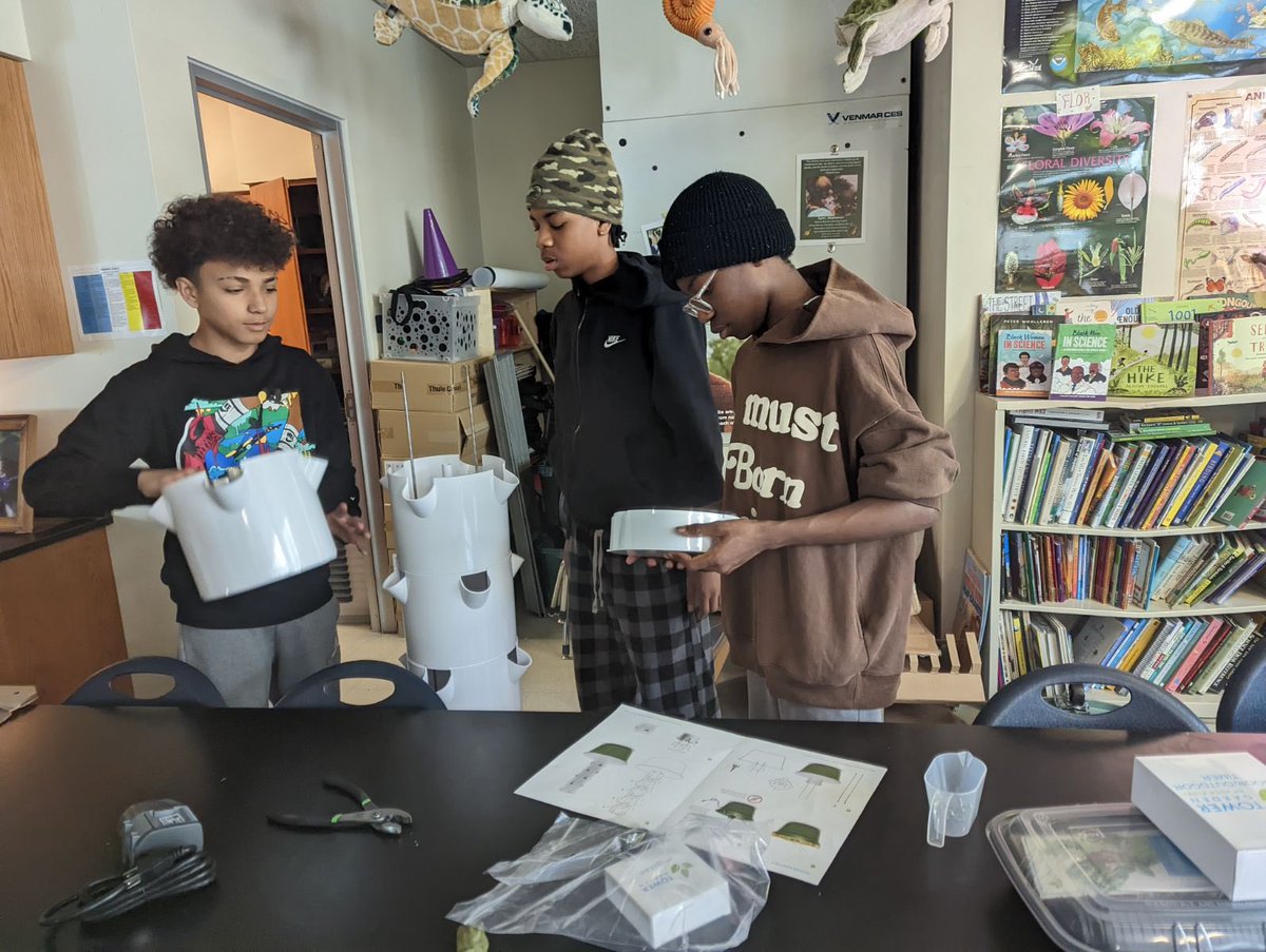 kls_natureED's tweet photo. Hey @ET_CBandG looking for some future engineers? #builtinrecordtime #towergarden #conservewater #growgreens #STEMeducation @RCSDNYS @RCSDAMDA @RcsdScience @RCSDmathscience https://t.co/b2K1W00dlC