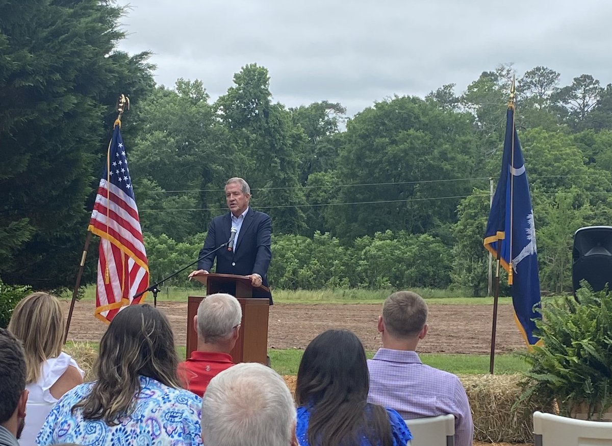 Honored today to be w/ my @DukeEnergy team, #Agriculture Commissioner Hugh Weathers, and reps to JohnDeLaHowe #GovernorsSchool for Agriculture to dedicate #EubanksGardens in #McCormickCountySC