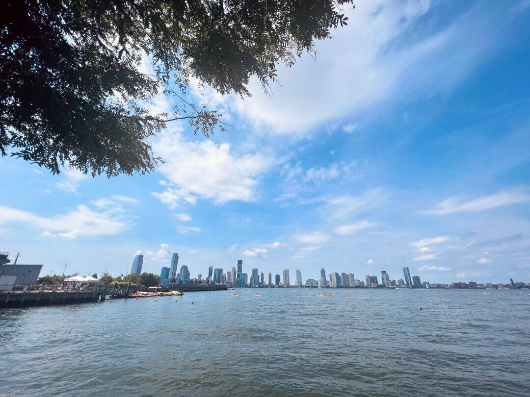 MeshooNon's tweet image. Today, I went on a boat with my friend.🌤🚣‍♀️