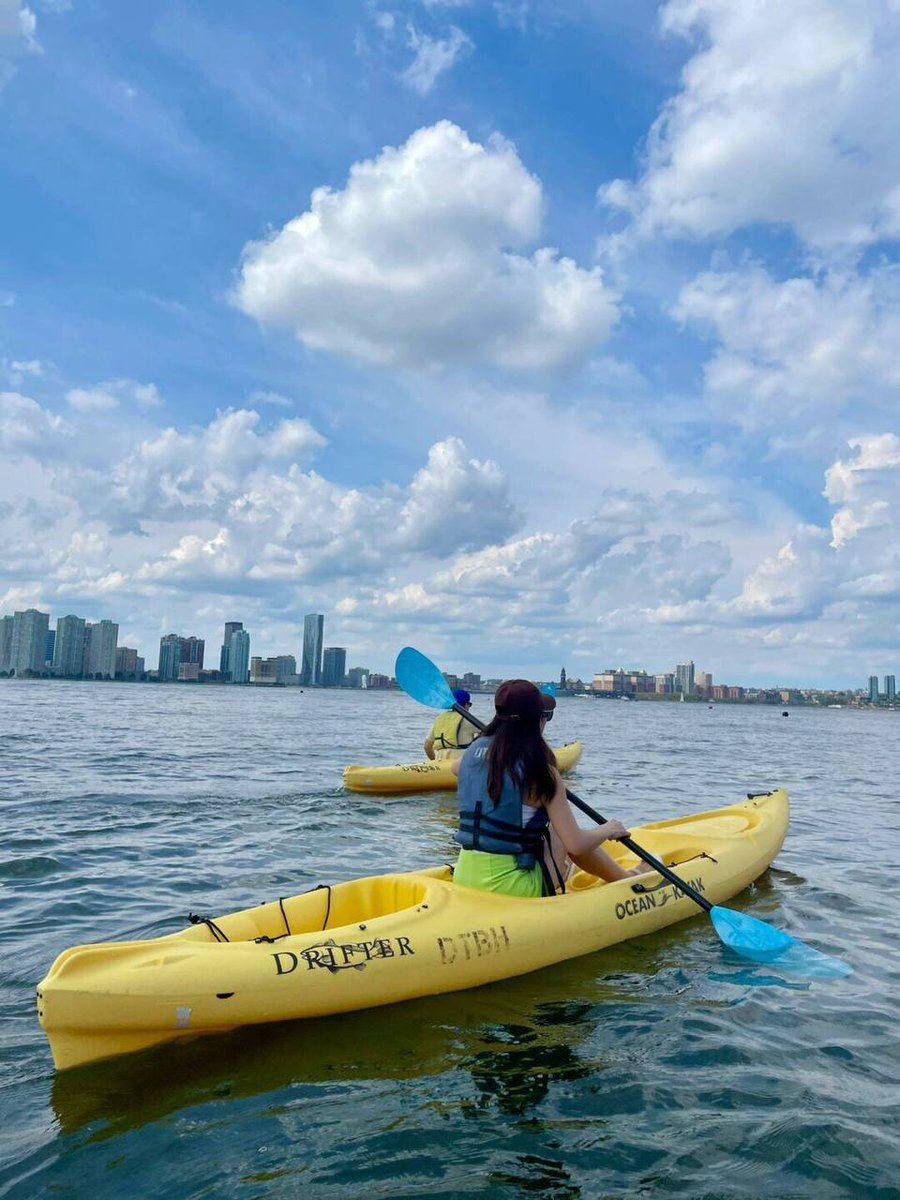 MeshooNon's tweet image. Today, I went on a boat with my friend.🌤🚣‍♀️