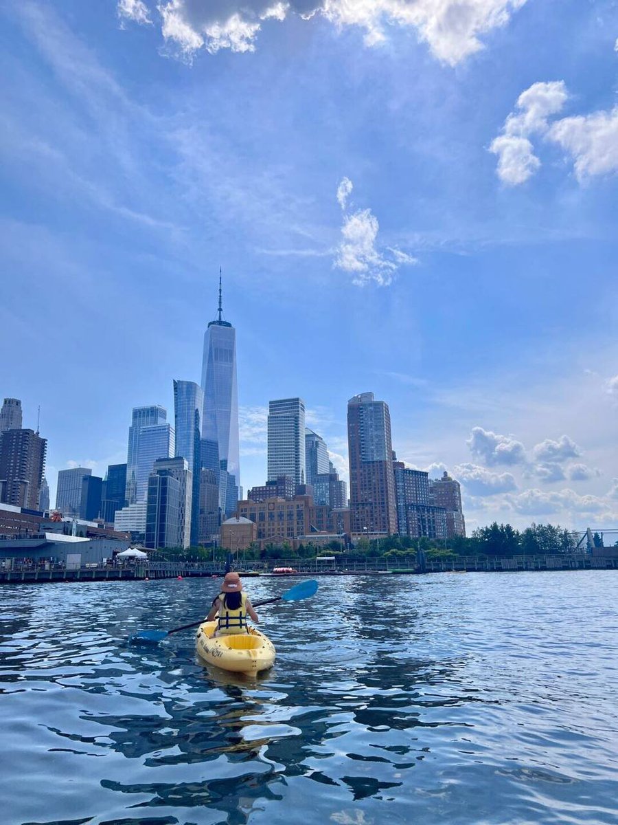 MeshooNon's tweet image. Today, I went on a boat with my friend.🌤🚣‍♀️