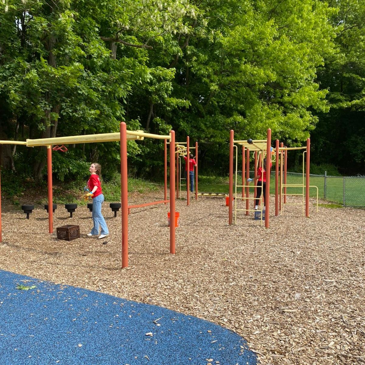 BGCNW's tweet photo. Thank you to the Fox Lane Juniors and the Suzanne Grant Foundation for choosing BGCNW for their #dayofservice! They learned a little about the Club, played a rousing game of extreme Rock, Paper, Scissors, and helped with a campus cleanup! #bgcnw #greatfutures #communityservice https://t.co/bBoTxdf6Uh