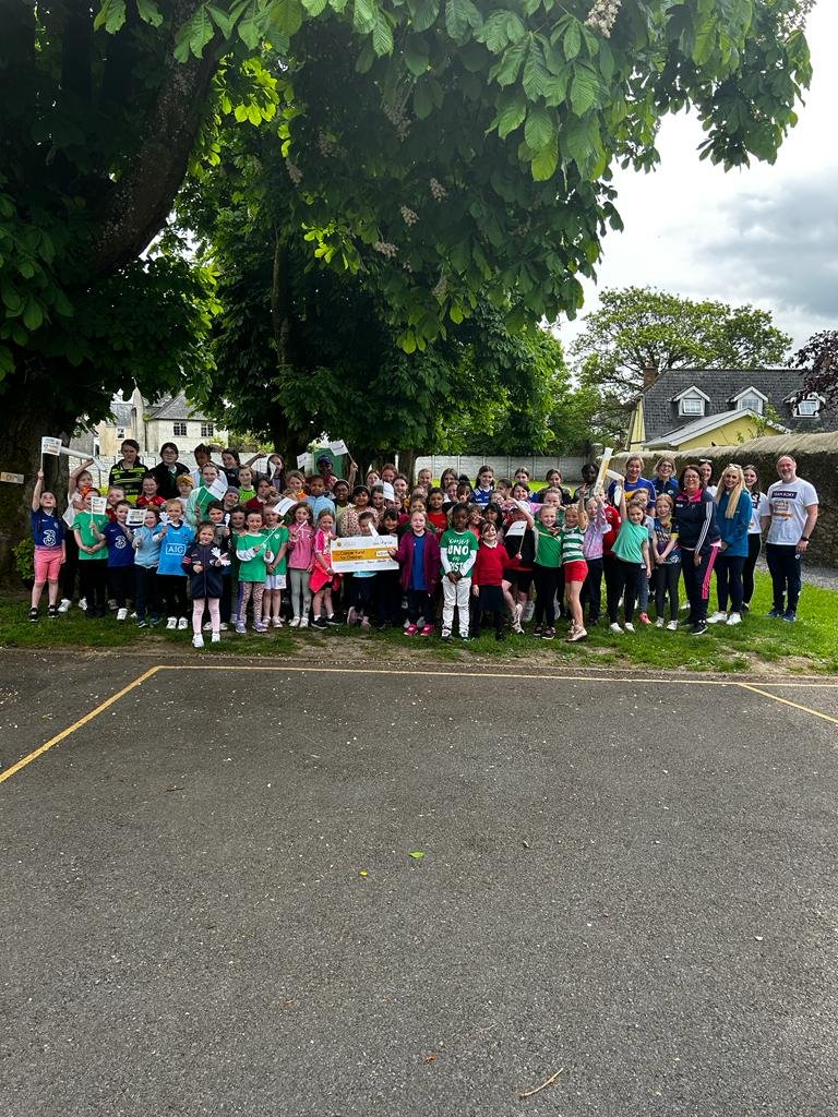 Scoil Bhrìde presented Rory Best's team with 420euro today in support of #rorysmiles2mayo. We were delighted to play a small part in this wonderful initiative for children going through childhood cancer. Thank you to all who contributed 🌟