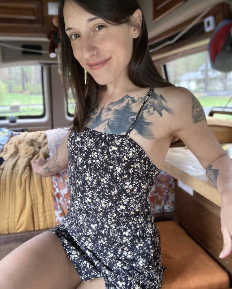 Rachel Olivia on Twitter: "Do you think I’m wearing panties?"