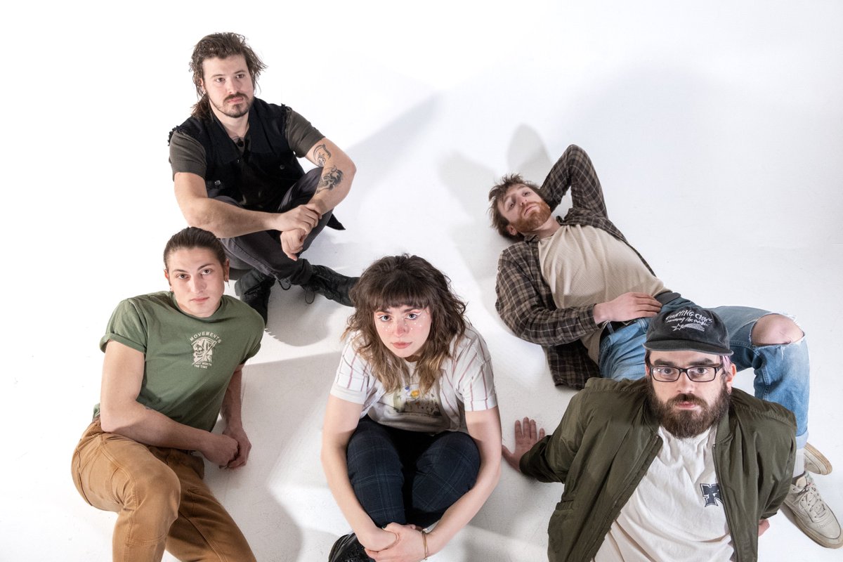 CinemaStare's tweet image. our new album, The Things I Don't Need, is out everywhere now

STREAM/ORDER CD/VINYL HERE: lnk.to/cinema-stare-t…