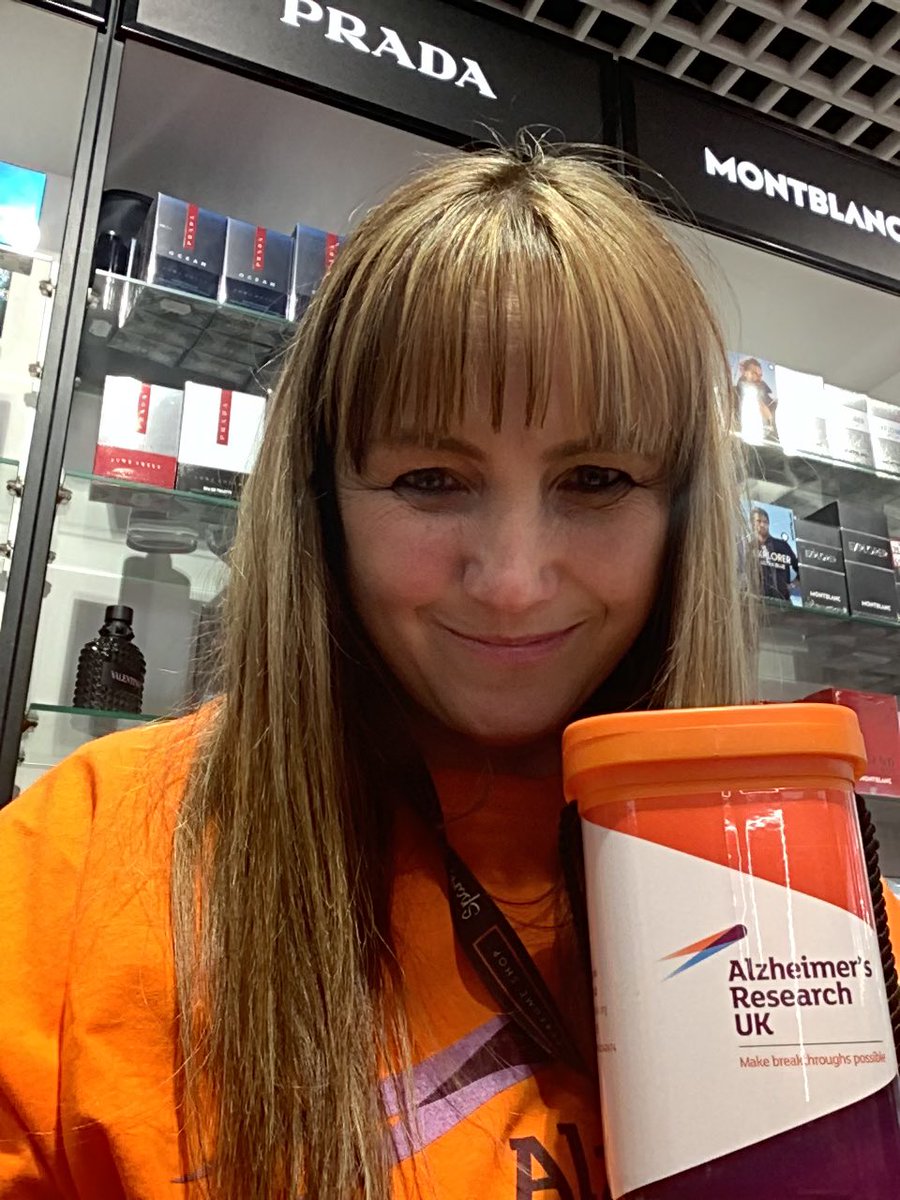 Had a little tombola in store today , Mental Health week  thank you for helping us raise £200 Today 🧡🧡🧡#Alzheimer #DementiaActionWeek #dementiaawarenessweek #DAW2023 <a href="/ArukDyer/">Penny Dyer-Griffiths 🍊</a>